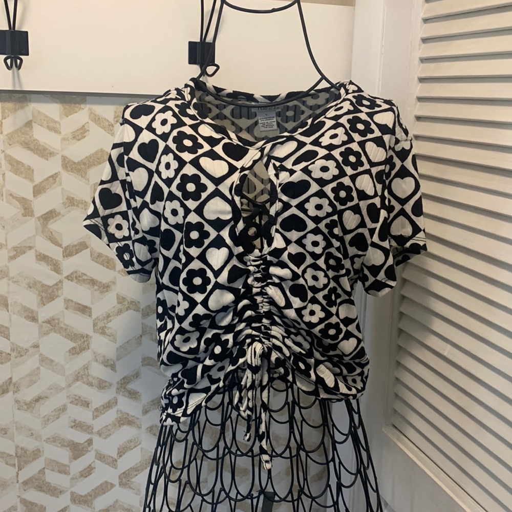 womens trendy heart and flower checkered crop top